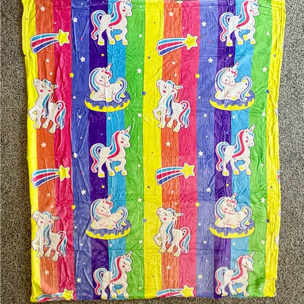 Toddler & Kids Colorful rainbow Unicorn Glow in The Dark Blanket. 50”x 60”. New.